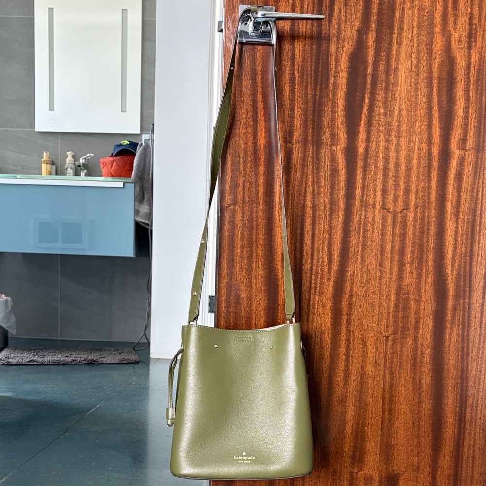Like New. Rarely carried Kate Spade Olive Green Crossbody Bag